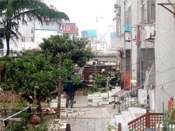 突發(fā)！青島一居民樓發(fā)生爆燃！已造1人死亡，7人受傷！3公里外有震感…