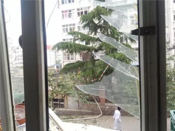 突發(fā)！青島一居民樓發(fā)生爆燃！已造1人死亡，7人受傷！3公里外有震感…