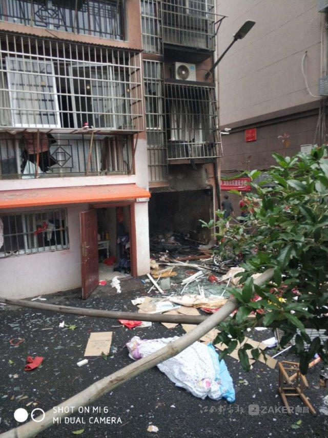 南昌新建區(qū)一小區(qū)煤氣罐爆炸， 4 人受傷